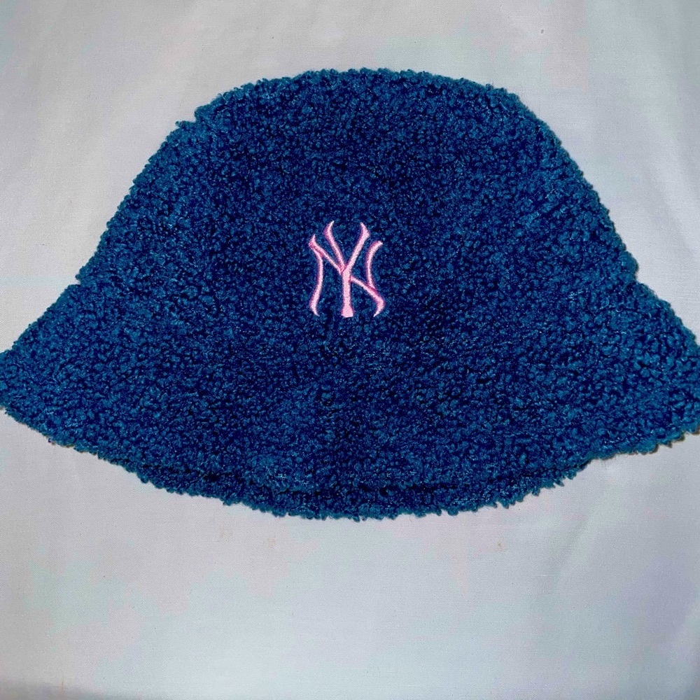 Bucket hat